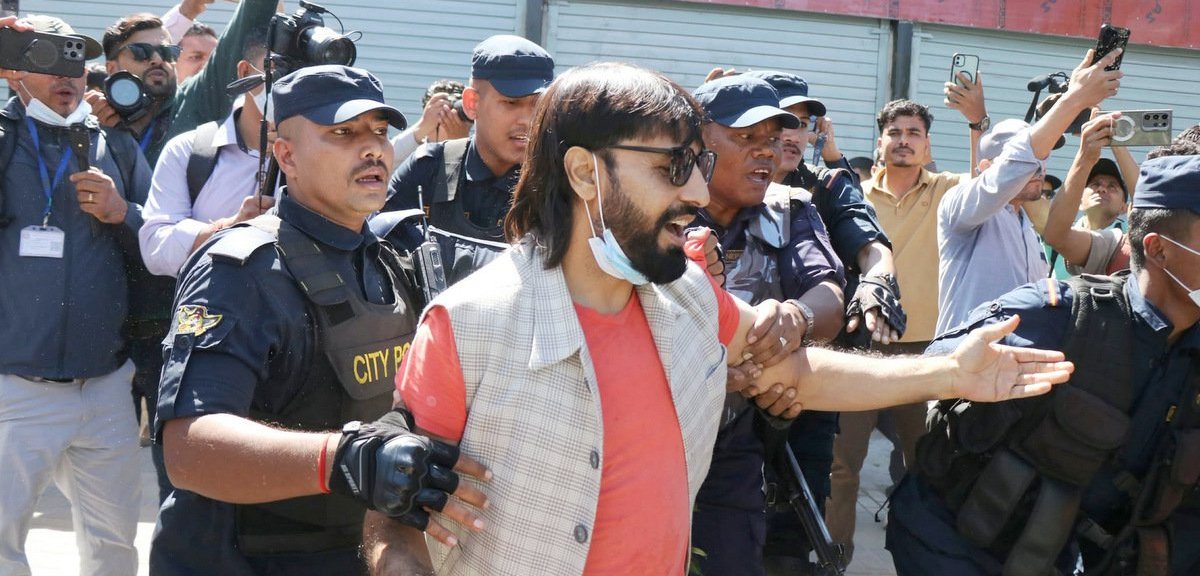 माइतीघरमा प्रदर्शन गर्न भेला भएका भुसालसहित ३ जना पक्राउ