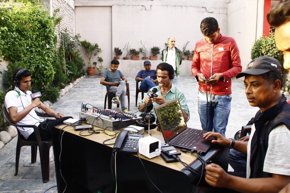 वैशाख १२ को सम्झना : ७.९ म्याग्निच्युटको कम्पनमा पाँचौं तलाको स्टुडियोबाट बोल्दा