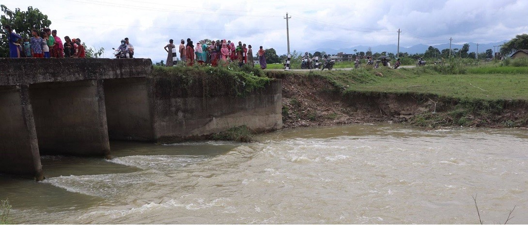 भत्किएको तटबन्धन नबन्दा ८ गाउँ डुब्ने डर