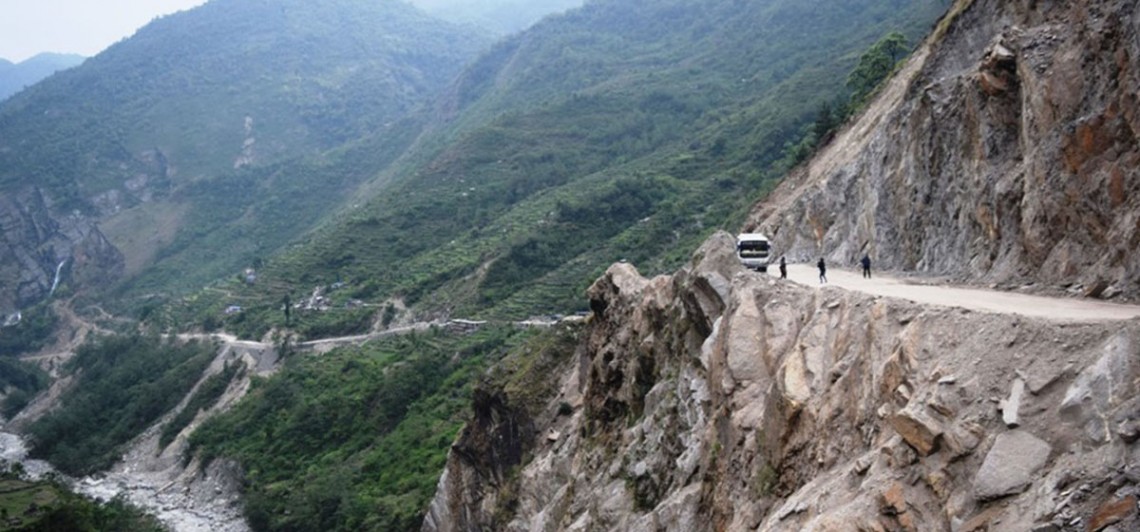 संसदीय टोलीद्धारा बेनी–जोमसोम–कोरला सडक अनुगमन