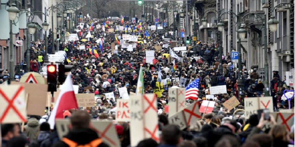 कोरोना नियन्त्रणका लागि लगाइएको नियम विरुद्ध ब्रसेल्समा विरोध प्रदर्शन 