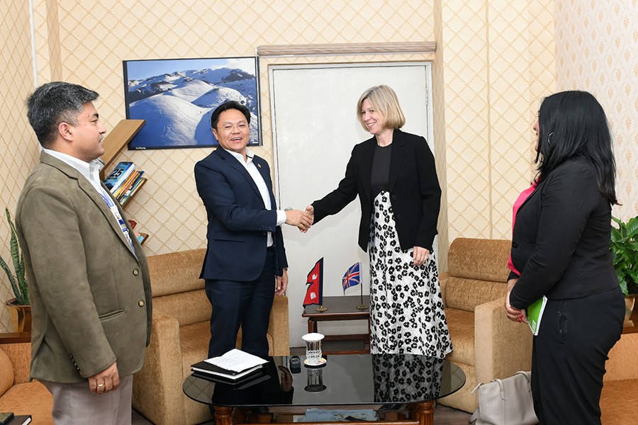 पर्यटनमन्त्री र बेलायती राजदूतबिच छलफलः नेपाली आकाशलाई हवाई सुरक्षा सूचीबाट हटाउन पहल 