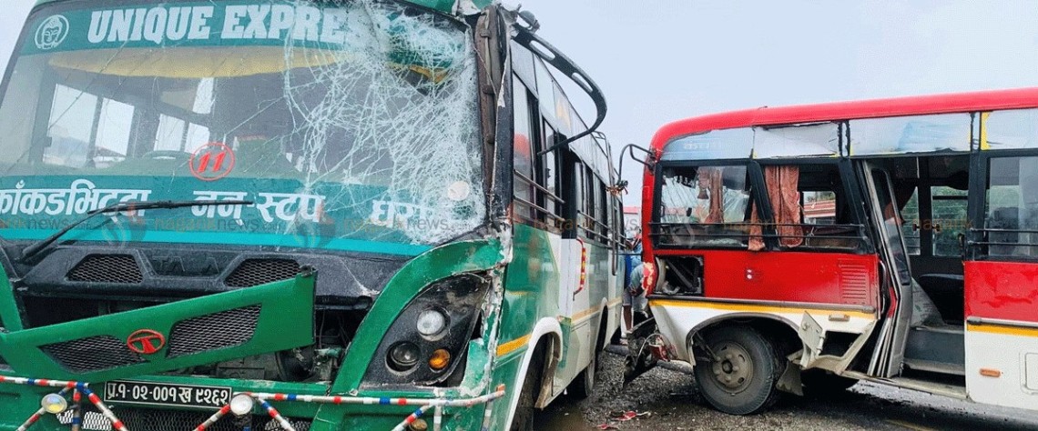 मोरङको उर्लाबारीमा दुई बस ठोक्किँदा १३ जना घाइते