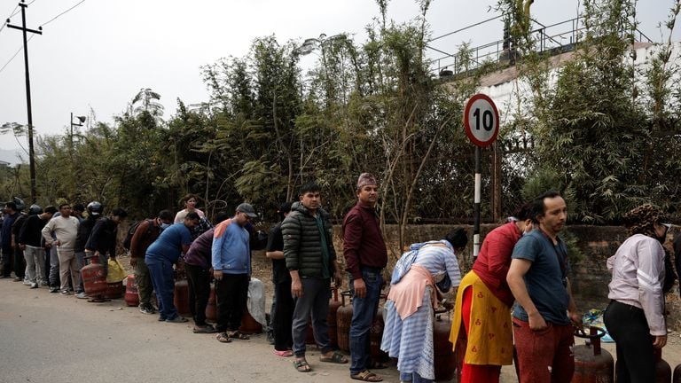 ग्यासको कृत्रिम अभाव रोक्न मानव अधिकार आयोगको निर्देशन