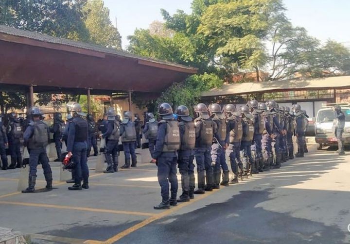 निलम्बित प्रधानन्यायाधीश जबरा आउन सक्ने भन्दै सर्वोच्च परिसरमा सुरक्षा व्यवस्था कडा