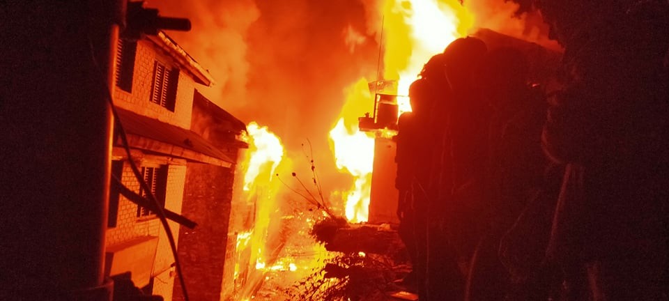 मुगु  आगलागी : झण्डै ७५ परिवार विस्थापित