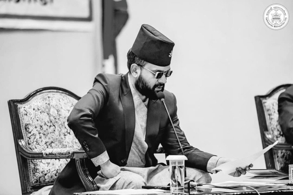 सडक मिचेर राखिएका प्रहरी बिट हटाउन मेयर बालेन साहको निर्देशन