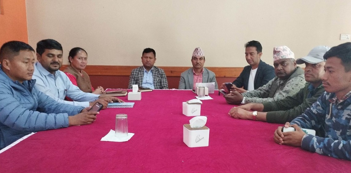 माग पुरा नभए बञ्चरेडाँडामा फोहोर रोक्ने ककनी र धुनिवेशीका जनप्रतिनिधिको चेतावनी