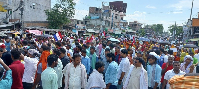 कलैया प्रहरी कार्यालय अगाडि चाैथाे दिन पनि राजनीतिक दलहरुकाे प्रदर्शन