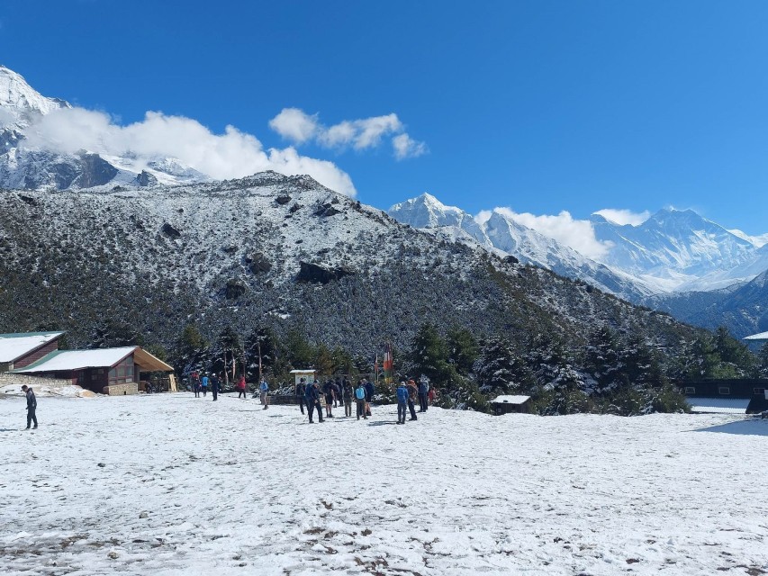 खुम्बु क्षेत्रमा वैशाखमा हिमपात