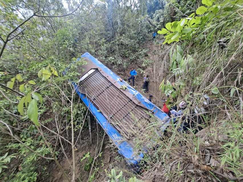 अर्घाखाँचीमा यात्रुबाहक बस दुर्घटना: दुई जनाको मृत्यु, ३० जना घाइते