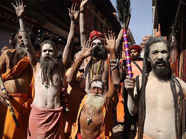 महाशिवरात्रिको रौनक: पशुपतिमा साधुसन्तको जमघट