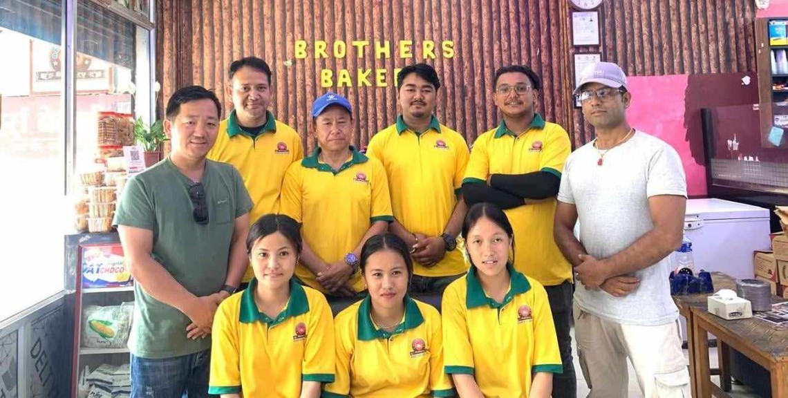 बेकरीबाट मासिक दुई लाख आम्दानी गर्दै धरानका दुई युवक