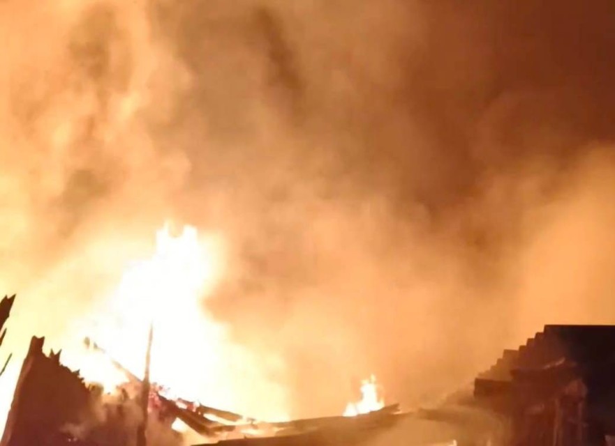 वीरगञ्जको अलौमा सात घर जले, ५४ लाखको क्षति