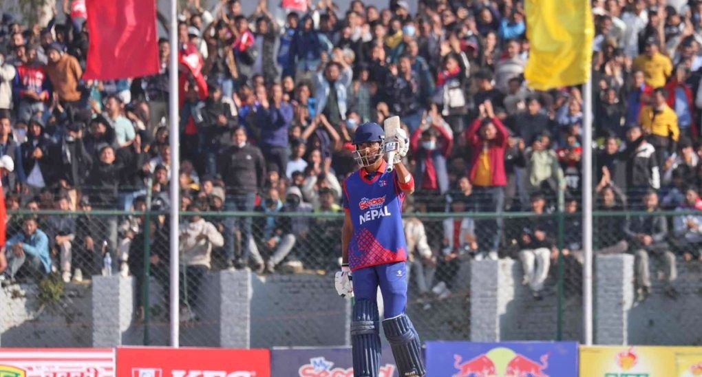 ७६ रन बनाउँदै आउट भए देव खनाल