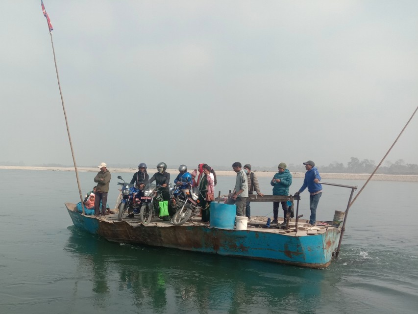 जोखिममा डुङ्गा सवार