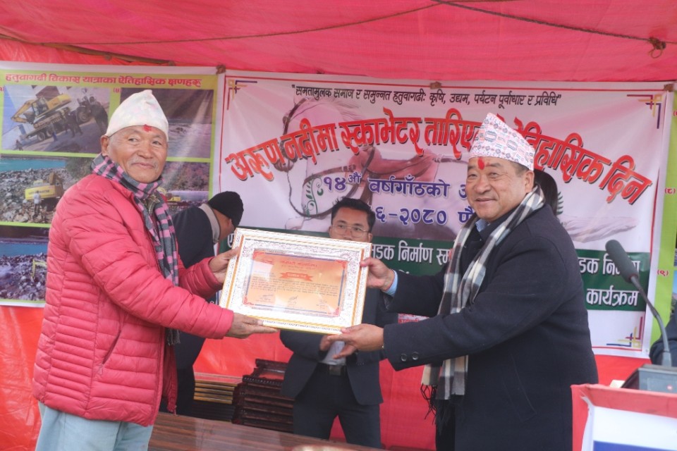 हतुवागढीमा जनस्तरबाट १९ किलोमिटर सडक निर्माण