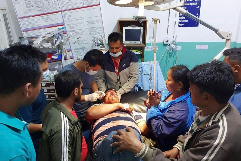 धादिङमा कांग्रेस र माओवादी कार्यकर्ताबीच झडप, २० जना घाइते