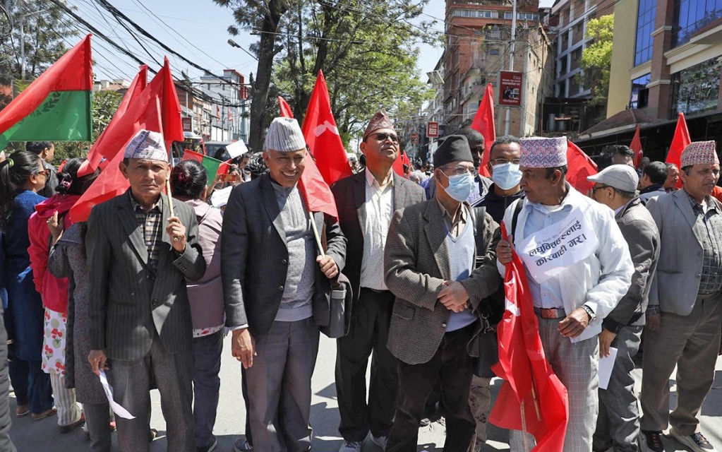 माओवादी केन्द्रसहित ६ पार्टी निकट किसानको प्रदर्शन