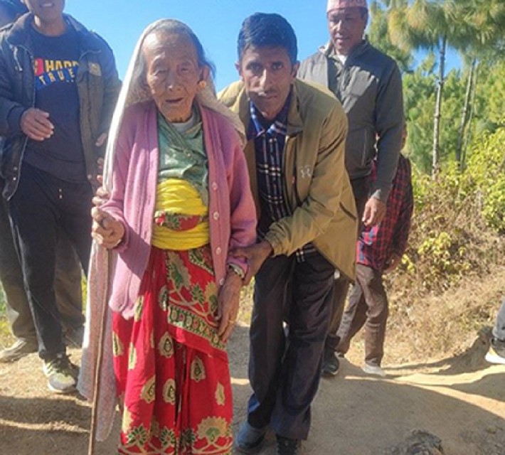 ११५ वर्षकी मनरानीले गरिन् मतदान