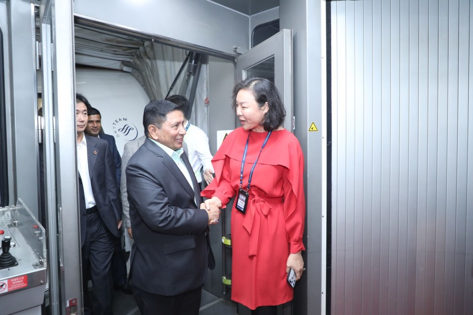 उपप्रधानमन्त्री नारायणकाजी श्रेष्ठ बेइजिङमा