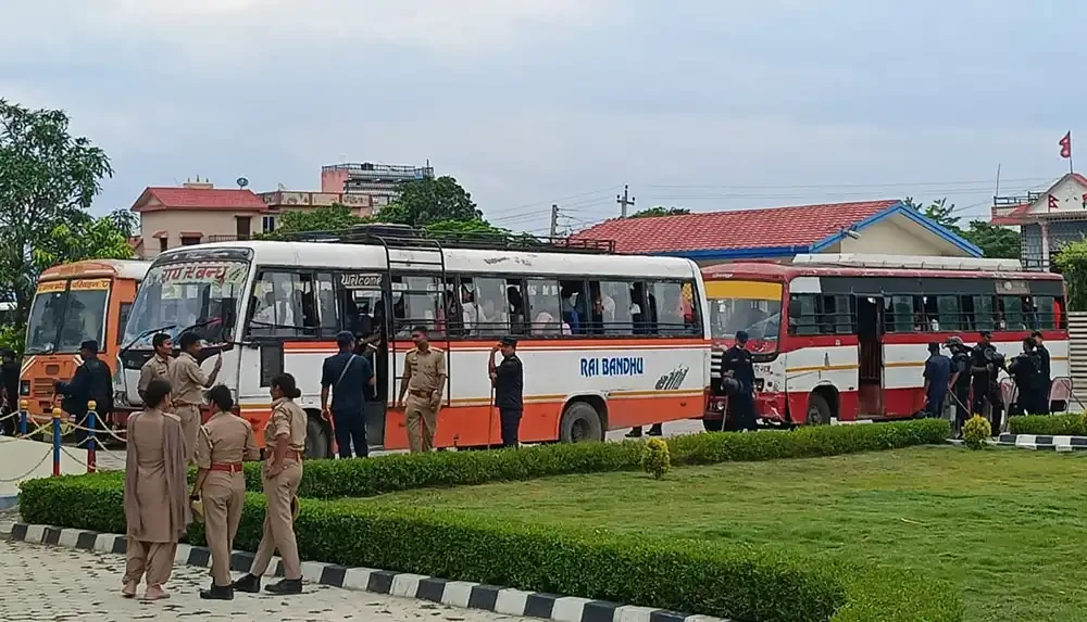 रोजगारीको प्रलोभनमा भारतमा अलपत्र परेका ४५३ नेपालीको उद्धार