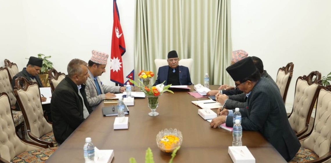 वीर अस्पतालमा आउने बिरामीले गुनासो गर्ने अवस्था आउनुहुन्न : प्रधानमन्त्री