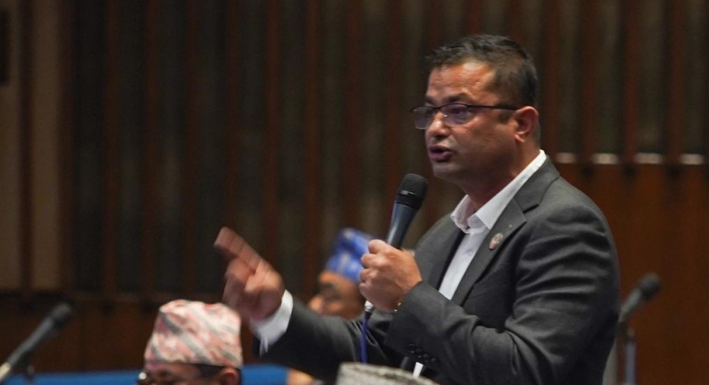 प्रधानमन्त्रीलाई एमालेको जवाफ : फिल्म हेर्न टिकट काटेर बसेका छौं, सबै काण्डको छानबिन होस्