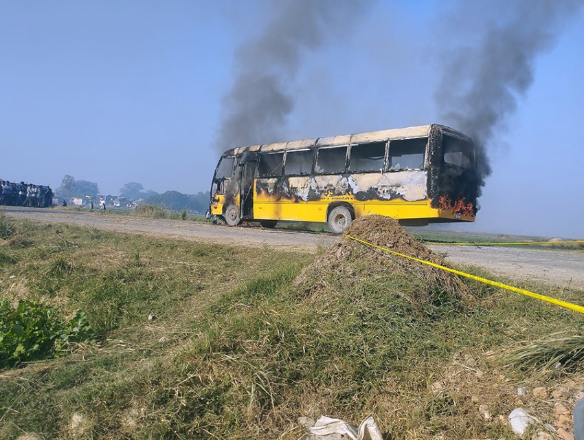 रुपन्देहीमा स्कुल बसको ठक्करबाट २ जनाको मृत्यु