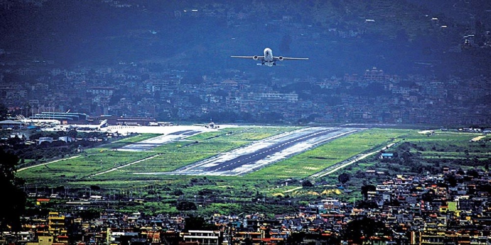 अमेरिकी जहाज त्रिभुवन अन्तर्राष्ट्रिय विमानस्थलमा अवतरण 