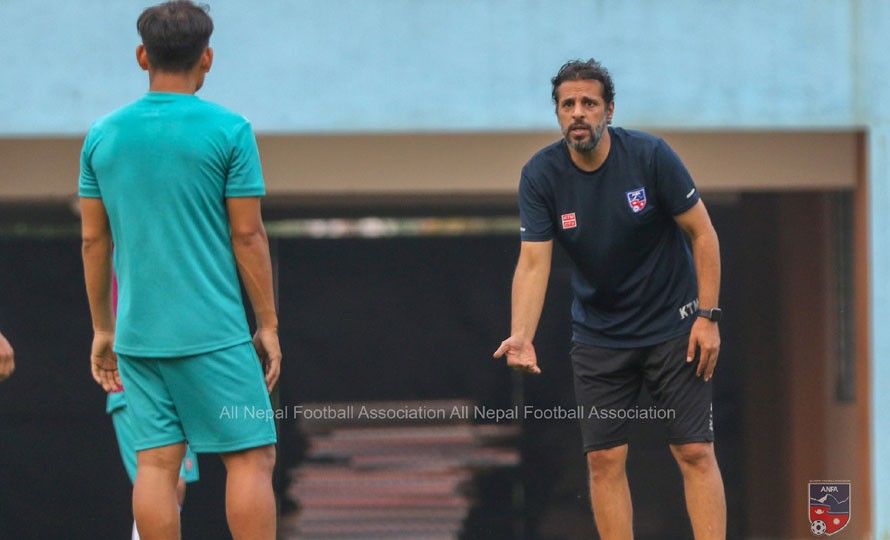 १० खेलाडीले छाडेर गएपछि १४ जना थपेर फुटबल प्रशिक्षण जारी