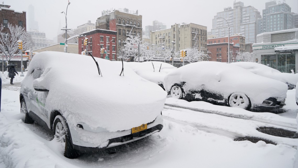 अमेरिकामा भीषण हिमआँधी: ११ हजारभन्दा बढी उडान रद्द, लाखौँ प्रभावित