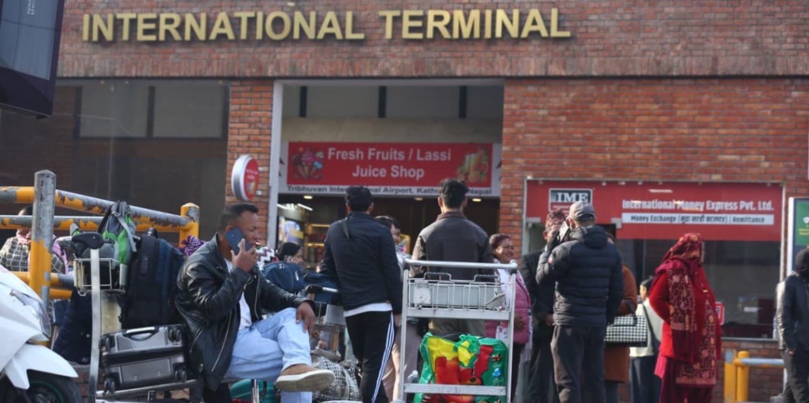 मध्यपूर्व उडान रद्द, काठमाडौं विमानस्थलमा यात्रु अलमलमा