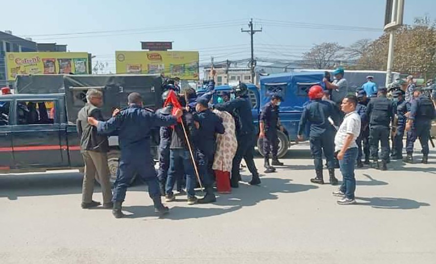 बुटवलको बसपार्क क्षेत्रमा बन्द गराउँदै हिँड्ने १७ जना पक्राउ