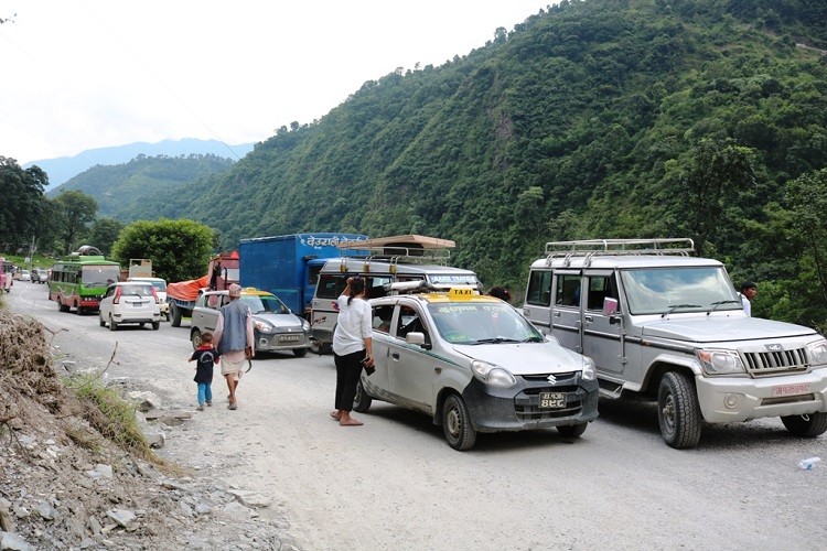 म्याग्दीको बेनी–जोमसोम सडक खण्ड दैनिक छ घण्टा बन्द