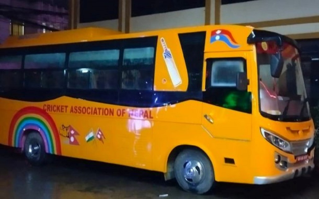 १६ लाख रुपैयाँ खर्च गरेर क्रिकेट टोली चड्ने बस मर्मत