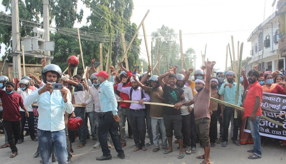 कर्मचारीलाई दुव्र्यवहार गर्ने जनमत पार्टीका कार्यकर्ता ७ दिन हिरासतमा