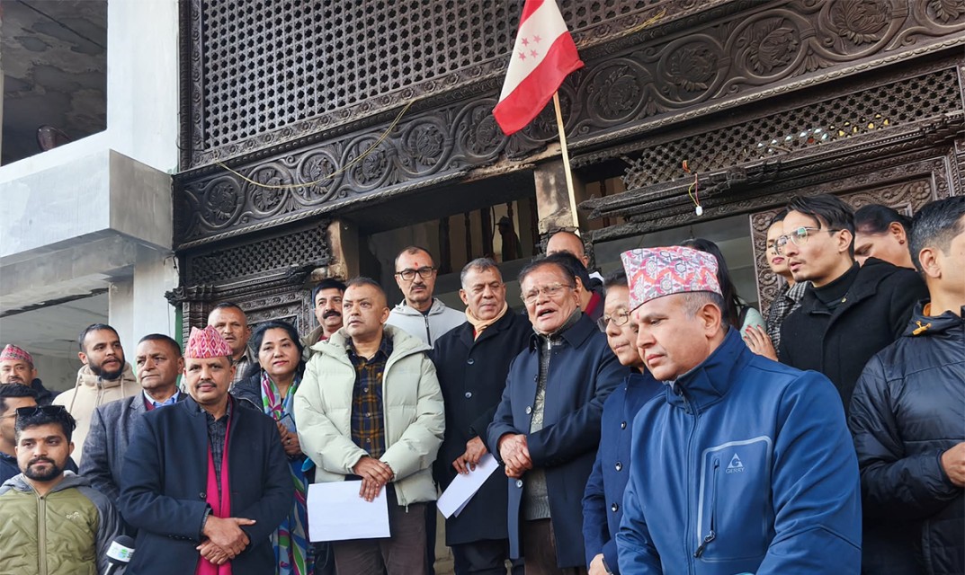 कांग्रेस विशेष महाधिवेशन पक्षधरले बुझाए स्मरण पत्र