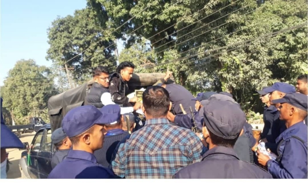निर्वाचन बिथोल्न खोजेको आरोपमा नेकपा बहुमतका ७ जना कार्यकर्ता पक्राउ