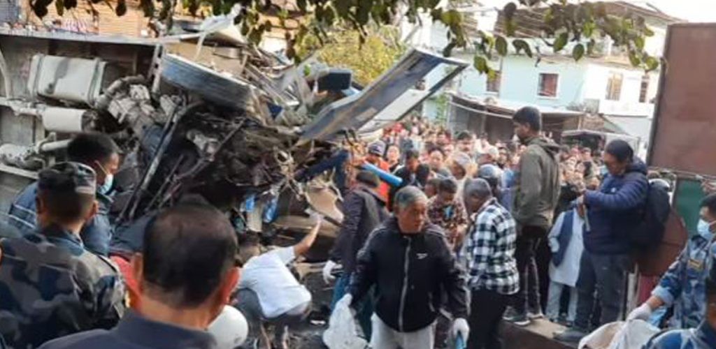 जनकपुरबाट भ्रमण आएको बस धरानमा दुर्घटना, पाँच जनाको मृत्यु