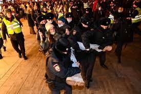 रुसमा युद्धको विरोधमा प्रदर्शन गर्ने ४६०० जना भन्दा बढी पक्राउ