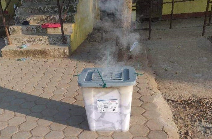 एसिड प्रयोग गरि मतपेटिकामा आगजनी