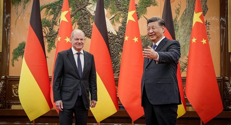 जर्मन चान्सलर सोल्स चीन भ्रमणमा गएपछि युरोपमा विवाद
