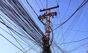 विद्युतीय पोल सार्न नसक्दा काँकडभिट्टा–लौकही सडक निर्माण सुस्त, २ वर्षमा ३० प्रतिशत पोल सारियो