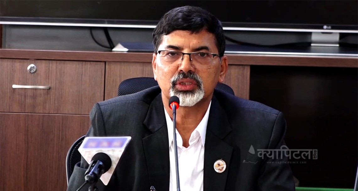 स्टिकर छपाइ अब नेपालमै, आवश्यक स्टिकर तत्कालै उपलब्ध गराउन अर्थमन्त्री शर्माको निर्देशन