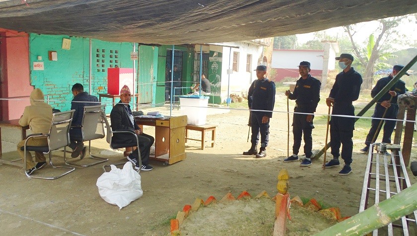 ५२ जना कैदी बन्दीले गरे रुपन्देहीबाट मतदान
