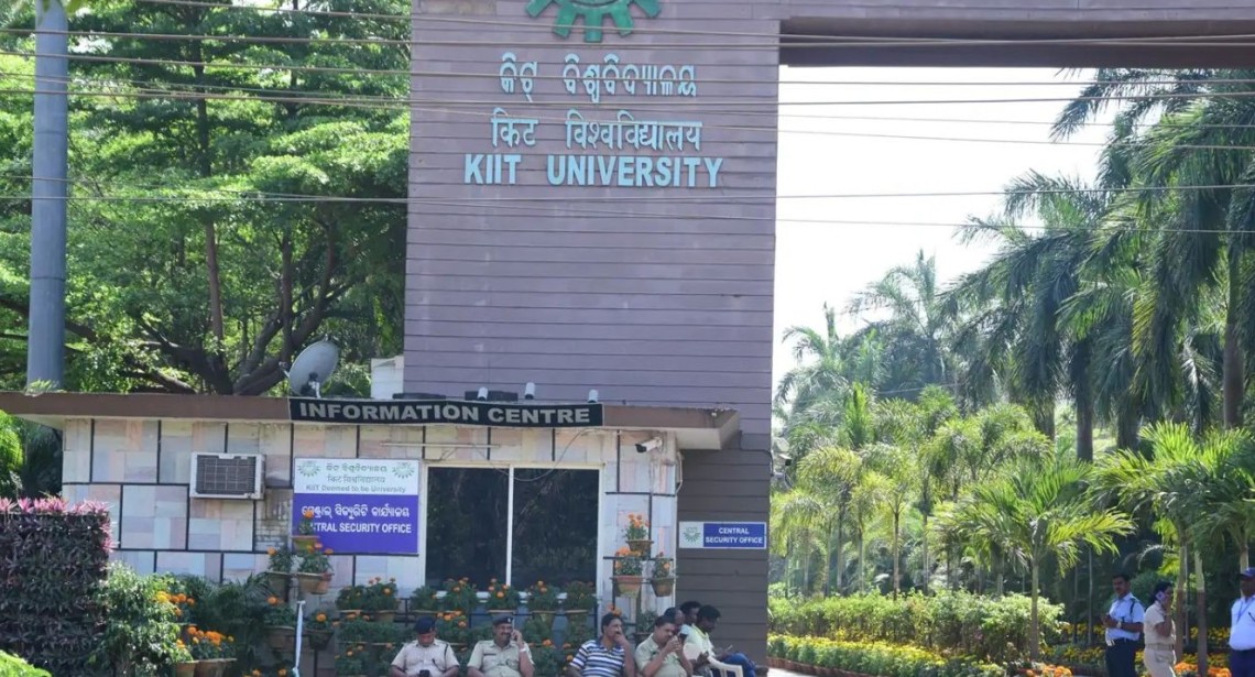 केआईआईटी छात्रावासका दुई सुरक्षा कर्मचारी बर्खास्त