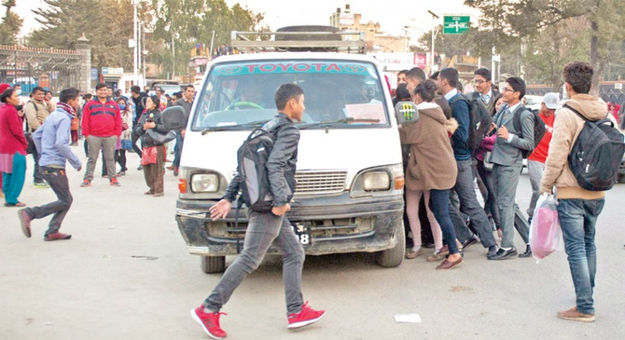 उपत्यकाका विभिन्न ठाउँमा अनावश्यक हर्न बजाउने ५२ जना चालकलाई कारबाही