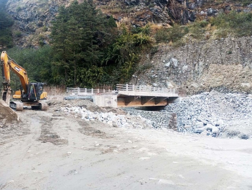 कोरला सडकमा १३ पुल निर्माण, तीन पुल बन्दै