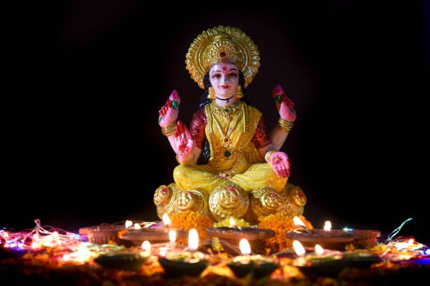 आज कोजाग्रत पूर्णिमा,दशैंलाई विदा सहित महालक्ष्मीलाई स्वागत गरिँदै